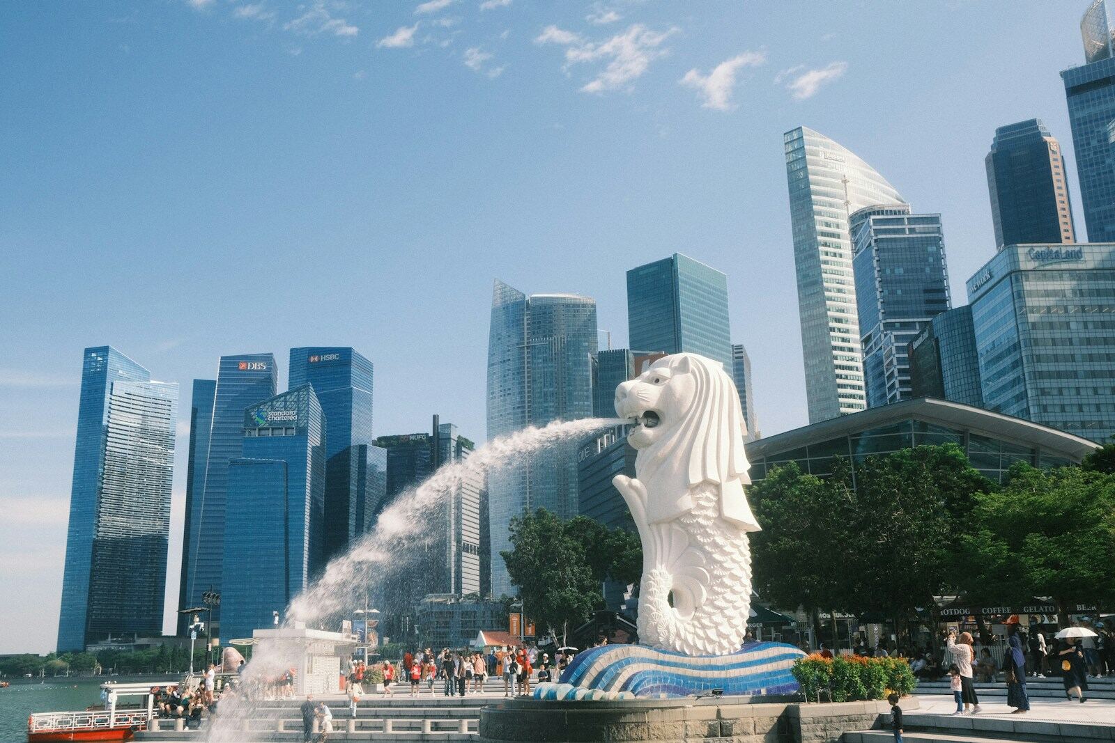 The Merlion fountain in daylight